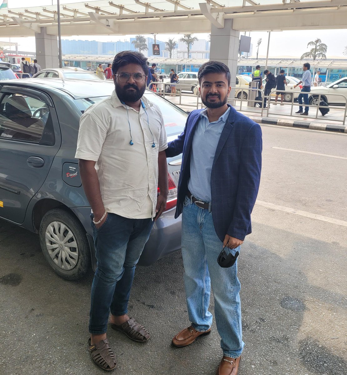 AmitKumar8022's tweet photo. Meet Suresh, driver with perfect skills-in the drive of 70 mins in #Bangalore, he never honked,looked at phone,followed #traffic rules, kept safe distance b/w vehicles, no manoeuvring &amp; complete focus on road. We need #safedrivers when India is ranked in list of 5 worst drivers https://t.co/aAfOUBKak4