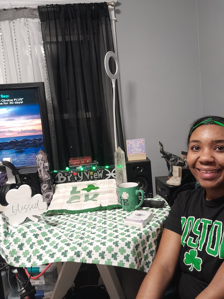 Briyana27's tweet image. Happy Saint Patrick's day reading on Briyview YouTube! 🍀#briyview 

youtu.be/mfptGRkiXN4