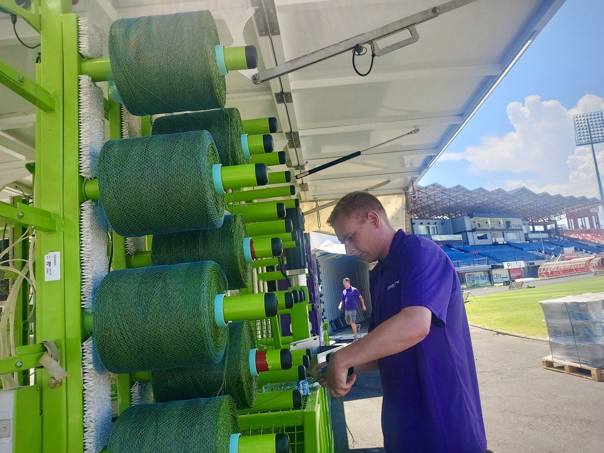 erickthohir's tweet photo. Mesin pitch stitching (jahit rumput) rekomedasi @FIFAcom untuk meningkatkan kualitas lapangan berstandar Piala Dunia, sudah hadir di Indonesia. 

Enam stadion utama Piala Dunia U20 akan memenuhi syarat. Alhamdulillah berkat ajang ini, Indonesia punya lapangan bola kelas dunia! https://t.co/8w1sjgrHPF