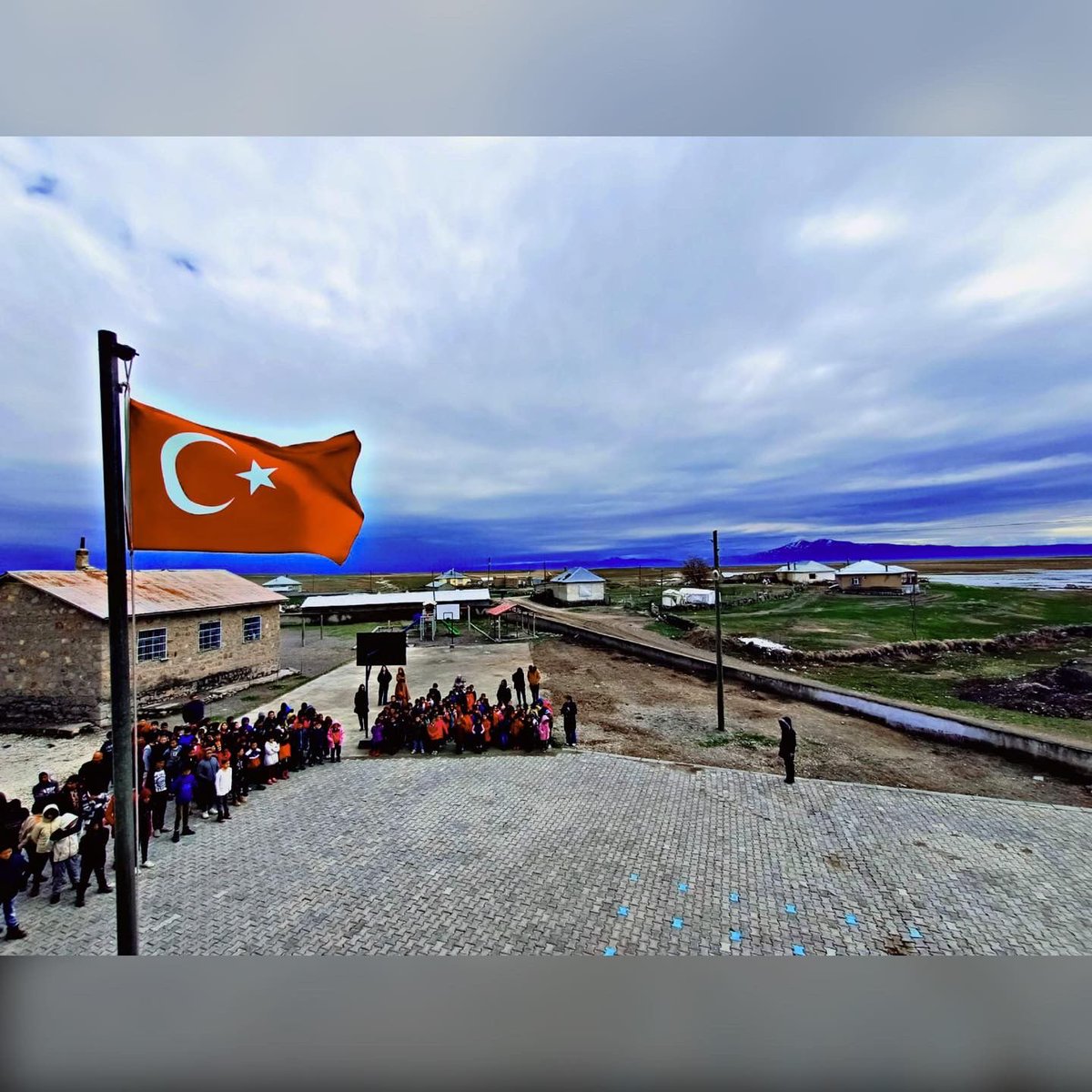 KavustukO's tweet photo. Çanakkale zaferinin 108.yılında aziz şehitlerimizi ve Ulu Önder Mustafa Kemal Atatürk'ü saygı ve minnetle anıyoruz. ÇANAKKALE GEÇİLMEZ! @tcmeb
@Bitlis_Mem
@AdilcevazM
@Korkmazemin49
@YavuzBEKARDE https://t.co/y7poPlFpaD