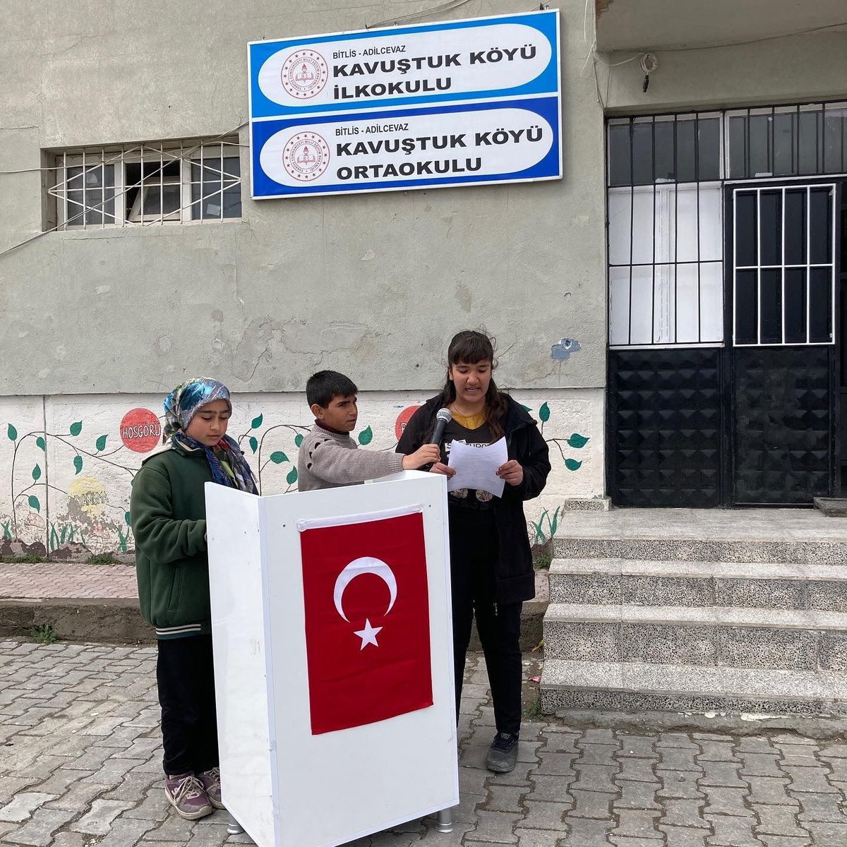 KavustukO's tweet photo. Çanakkale zaferinin 108.yılında aziz şehitlerimizi ve Ulu Önder Mustafa Kemal Atatürk'ü saygı ve minnetle anıyoruz. ÇANAKKALE GEÇİLMEZ! @tcmeb
@Bitlis_Mem
@AdilcevazM
@Korkmazemin49
@YavuzBEKARDE https://t.co/y7poPlFpaD
