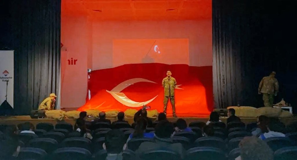 BahcesehirSivas's tweet photo. 🇹🇷 Çanakkale Zaferi’nin 108. yılında, başta Ulu Önder Mustafa Kemal Atatürk olmak üzere, tüm kahramanlarımızı saygı ve minnetle anıyoruz.

#ÇanakkaleGeçilmez
#bahcesehirkoleji https://t.co/9gkjXKI9kk