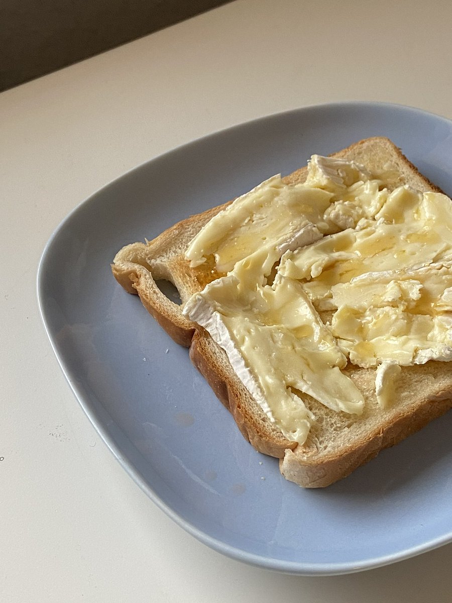 tragicbabe's tweet photo. Camembert with honey!! So so good https://t.co/5DvpOEmvb4