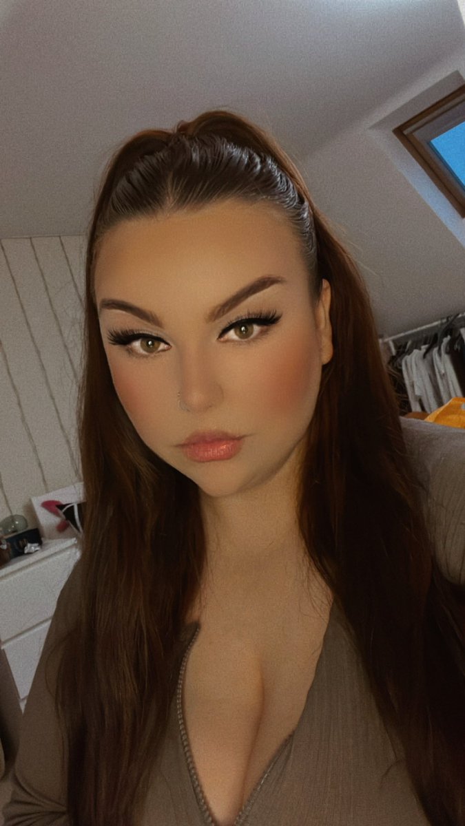 Chelsie__21's tweet photo. It’s the weekend…
Which means you’re going to hide from your wife and send everything you have to a perfect bratty 21 year old😌
Available all day for sessions and drains💸 

findom bratworship finsub rtsub cashcow humanatm walletdrain paypig whalesub joi sph cei https://t.co/WVpTqziKyV