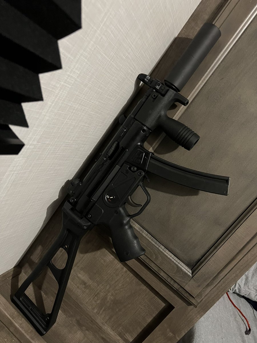 Iraqveteran8888's tweet photo. I never leave home without a sub gun. https://t.co/3enpNYKUrj