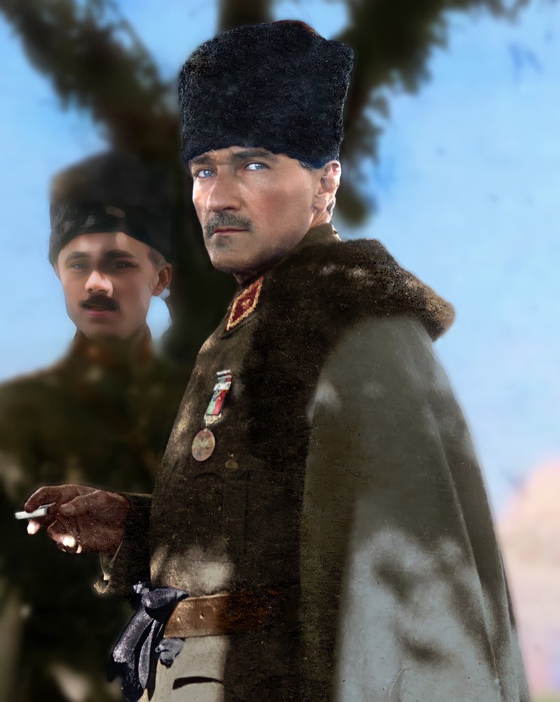 Ordu yok dediler, kurulur dedi.
Para yok dediler, bulunur dedi.
Düşman çok dediler, yenilir dedi. 
Vee dediklerini yaptı. 

Çanakkale Zaferini Atatürk olmadan anmak ancak hainlerin işidir.

18 Mart Çanakkale Zaferi Kutlu Olsun. #ÇanakkaleGeçilmez #18MartÇanakkaleZaferi