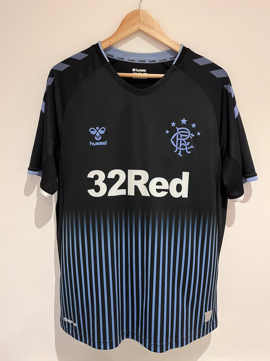 🔴⚪️🔵 For Sale 🔴⚪️🔵

1997 home top
1997 away top
 2000 away top
2019 away top

All size XL and in excellent condition 😁

As always message me if interested and I appreciate any RT’s 👏🏻