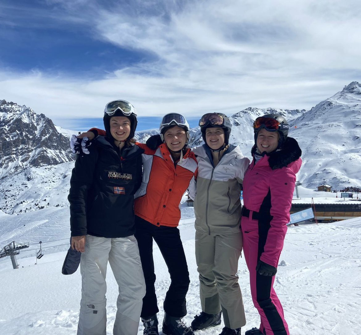 There are many things I love about my job but my absolute favourite thing has to be my fellow juniors in chambers, who are now also my ski buddies for life ❤️