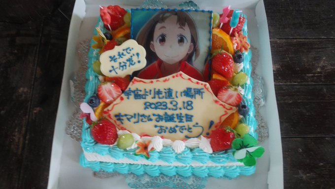 オフ会のメインお誕生日ケーキ🎂とキマリの大好きな卵たっぷり夢のバケツプリン❕崩れずプルンと鎮座する姿は圧巻の迫力でした🍮