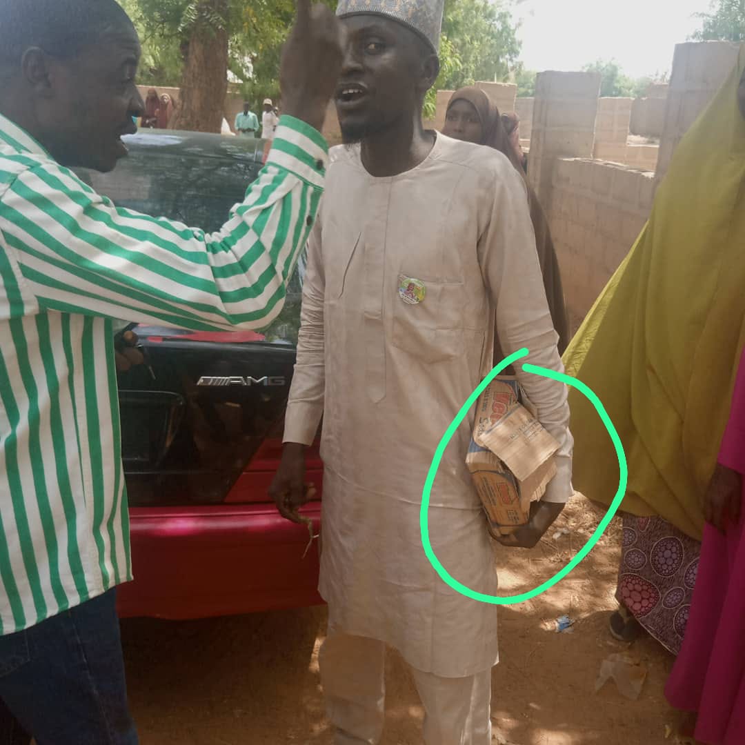 DEANinitiative's tweet photo. Incidence of Vote selling and buying at ASAS POlling unit Fika/Anze Ward,  Fika local Government Yobe state and Bolewa A , Potiskum LGA,  Yobe State respectfully. #ElectionEyeWitness https://t.co/rs27QHI9an