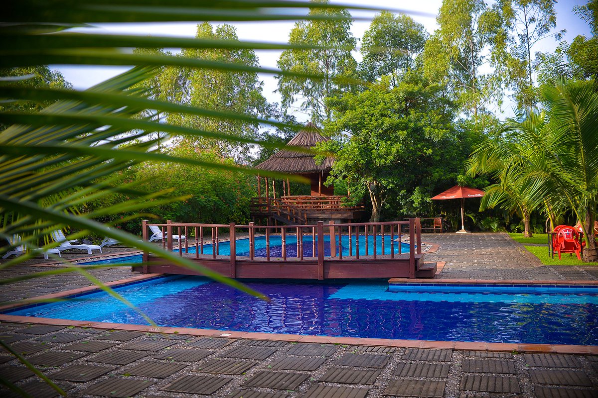kabalegaresorts's tweet image. Thumbs up 👍🏽 if you agree that the only other thing that travels faster than light is the #weekend 😅😅
So unplug from the week and make the most of it!! 
#poolside #poolsidechillin #weekendgetaway #weekendvibes #kabalegaresorts
