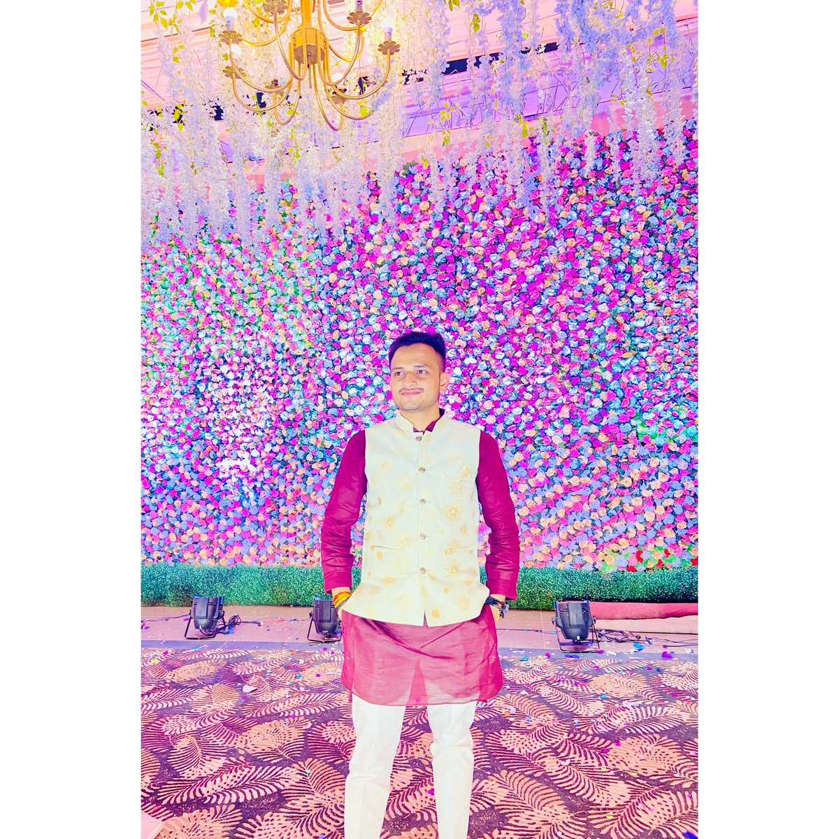 AdityaSdangi's tweet photo. 𝑬𝒌 𝒖𝒎𝒂𝒓 𝒘𝒐𝒉 𝒕𝒉𝒊, 𝒋𝒂𝒂𝒅𝒖 𝒎𝒆𝒊𝒏 𝒃𝒉𝒊 𝒚𝒂𝒌𝒆𝒆𝒏 𝒕𝒉𝒂. 𝑬𝒌 𝒖𝒎𝒂𝒓 𝒚𝒆 𝒉𝒂𝒊, 𝒉𝒂𝒒𝒆𝒆𝒌𝒂𝒕 𝒑𝒂𝒓 𝒃𝒉𝒊 𝒔𝒉𝒂𝒌𝒌 𝒉𝒂𝒊.✨ https://t.co/G0c9Nt2ngk