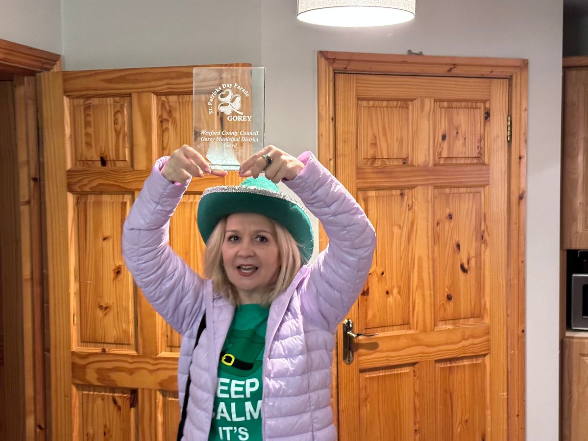 sochanska's tweet photo. 1st prize for the most creative participant of ☘️☘️☘️#StPatrick’sParadeInGorey 🥇You are a role-model ⁦@GoreyPl⁩ ❤️ So proud of you. You show how to love both 🇵🇱🇮🇪&amp;make an important contribution to building 🇵🇱🇮🇪Friendship👏 ⁦@PLinIreland⁩ ⁦@SalaGrzegorz⁩ ⁦ https://t.co/K0LdXb3kiK