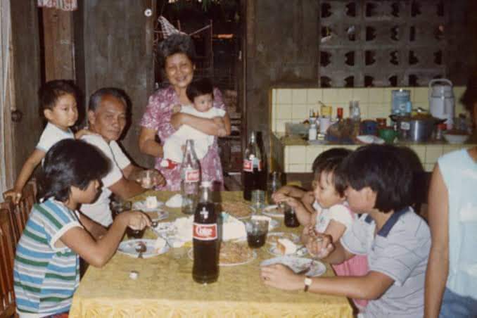 stanleygrayyyy's tweet photo. 1/2

Kaya pala sabay sabay kami kumakain dati, kasi darating ang araw na ikaw nalang mag-isa ang kumakain sa mesa. 

Kaya pala ayaw nila na mawala tayo sa paningin nila dati, kasi darating ang araw na mahabang panahon bago tayo mag-kikita. https://t.co/DCjO7JzROS