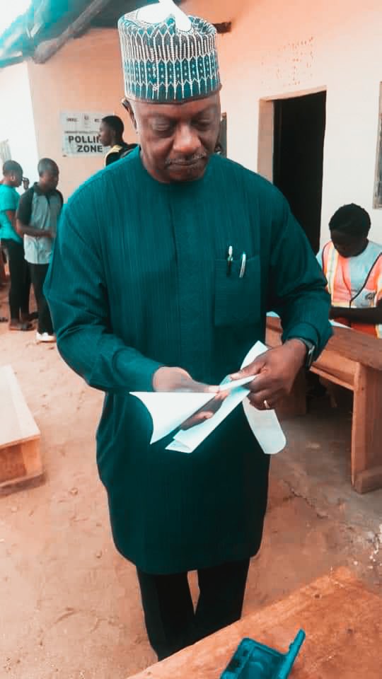 PatrickDakum's tweet photo. I just casted my vote in Adeng Polling unit, Jiblik Ward, Pankshin, Plateau. Please come out and vote if you haven’t already. Your voice matters and your vote will count. 

Let us not allow ourselves to become discouraged. Let us demonstrate to them that we have the power to reclaim our mandate and exercise our civic responsibility.