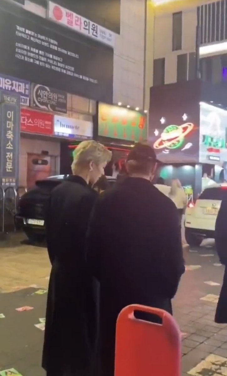 압빈워킹온더스트릿야..
베벌리힐스에서 신논현역