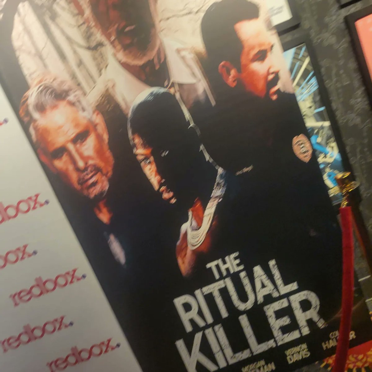 Fox5TerriT's tweet photo. A fun night supporting homegrown talent Vernon Davis as The Ritual Killer!  
#movienight #DMVtalent #thriller #redcarpet https://t.co/Ie1BtKYDDD