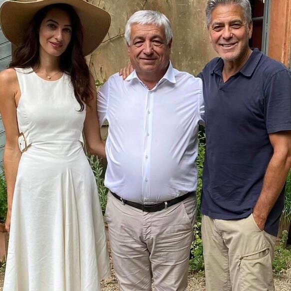 LMPositif's tweet image. 🇫🇷 George Clooney va financer la création d’une ferme municipale qui alimentera les cantines scolaires à Brignoles dans le Var ! 👏🏼 (Le Parisien)

📸 didierbremondbrignoles