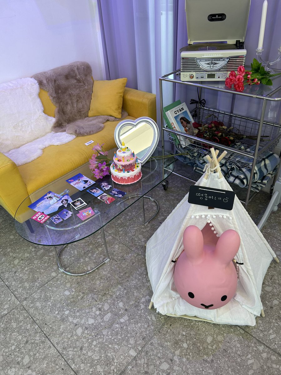 cloud21334937's tweet image. 셍톢이파는 들어오자마자 기절함ㅠ 입구부터 토끼가 반겨주고 안에 셍토끼들이 잔뜩있음 휴 너무 귀여워따…
☁️🐰💜
#오늘도_따뜻한_성운이의_봄
#하성운 #HASUNGWOON