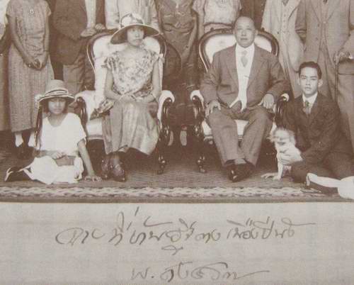 PparNnis's tweet photo. 'พระนางเจ้าสุวัทนา' ผู้ครอบครองเข็ม 'ราม ร' รักสุดท้ายของ ร.6
.
พระนางเจ้าสุวัทนา พระวรราชเทวี นามเดิมว่าคุณเครือแก้ว อภัยวงศ์ (ติ๋ว) เป็นธิดาของพระยาอภัยภูเบศร (เลื่อม อภัยวงศ์) กับเล็ก บุนนาค https://t.co/TryMkfMrp4