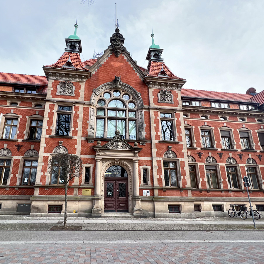 Wie sieht die Zukunft des #Glasfaserausbaus aus? Bietet #OpenAccess Chancen für einen schnelleren Ausbau? Wie erfolgreich ist das Grundsatzurteil zu den Weitersenderechten von TV &amp; Hörfunk? Viele wichtige Themen diese Woche <a href="/ANGA_Verband/">ANGA</a>, #Fiberdays23 <a href="/BREKOverband/">BREKO</a> &amp; in #OPR.👍🙏