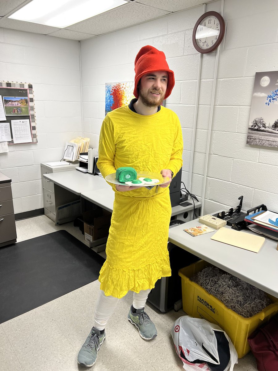 Our school is fun everyday in every way from morning floor hockey to celebrating St. Patrick day 🎉<a href="/NASHUASCHOOLS/">NashuaSchools</a> <a href="/SarfdeK/">Kimberly Sarfde</a> <a href="/mariojandrade/">Mario J. Andrade</a> #oneNashua