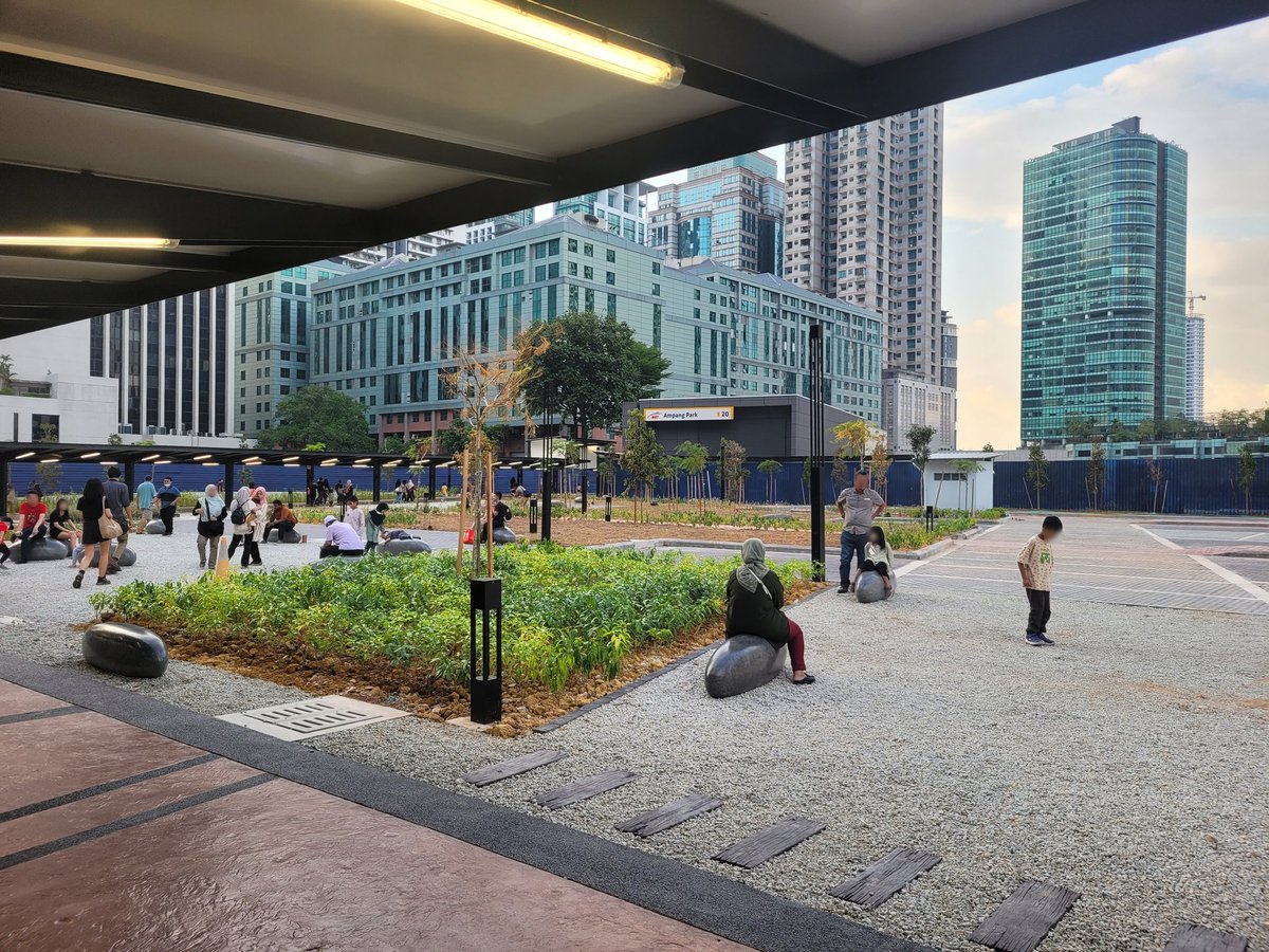 bettersidewalk1's tweet photo. The new MRT station and LRT Ampang connections are an afterthought.

Sort of yesteryear design, remind me of my school days going from classroom to the canteen during break. https://t.co/ACN4PuVgaI