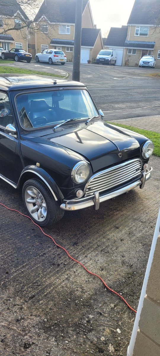 cazbean87's tweet photo. Longingly wanting this POS to run. Managed to get it going the other day (if a bit lumpy). Now it just doesn't want to know 🙃 #minicrisis #novismechanics #fixmyride https://t.co/KrkNtVceLw