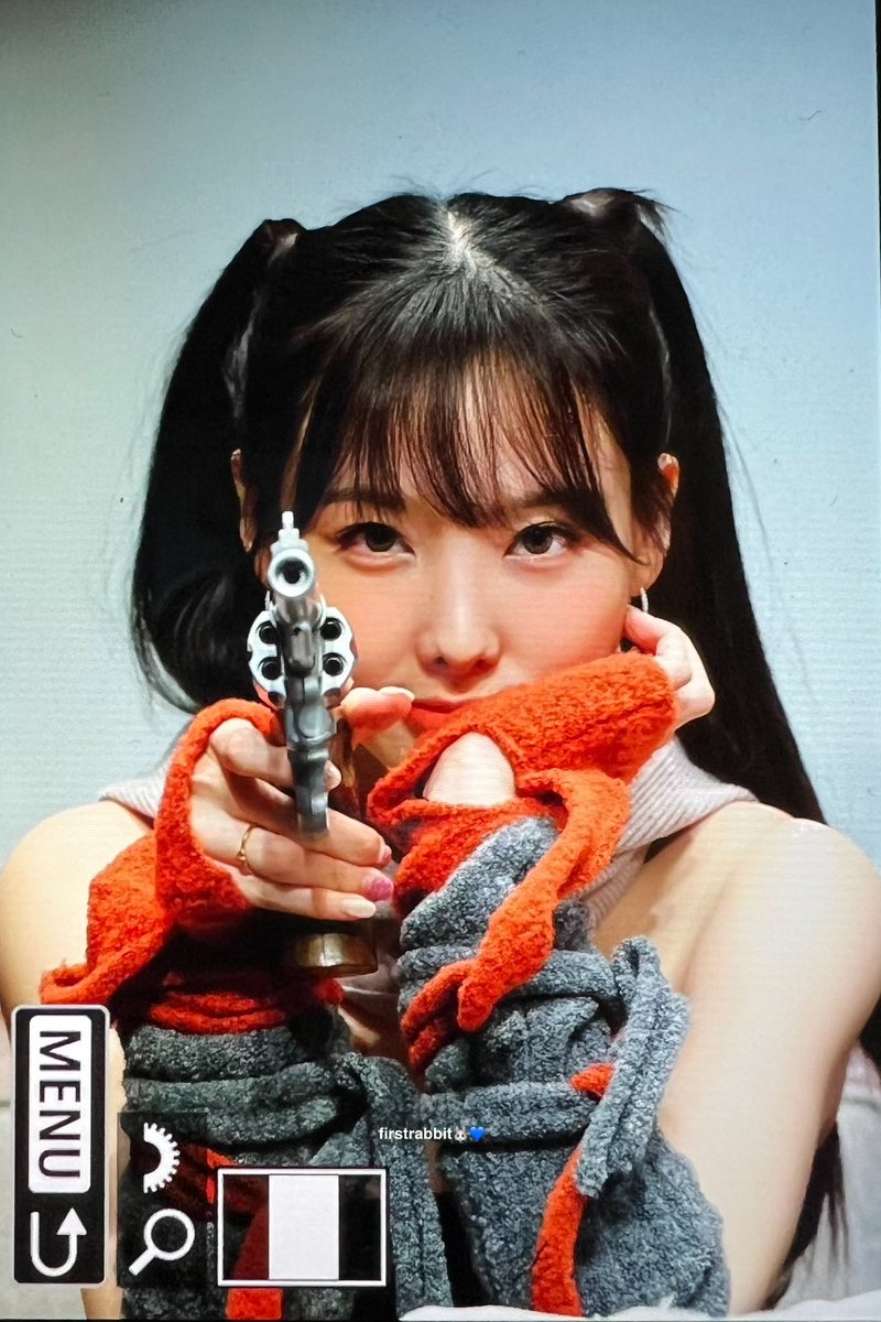 firstrabbit922's tweet photo. 230318 셋미프리 첫번째팬싸 나연이🐰💙🔫
#TWICE  #nayeon #트와이스  #나연 #ナヨン https://t.co/DgBGJpwU8P