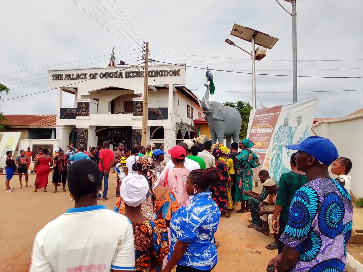 So far, so peaceful in Ekiti. Ogoga's Palace in Ikere. The situation is calm as the voting process is ongoing #VoicefmElectionUpdates #NigeriaDecide2023 #2023elections #March18th