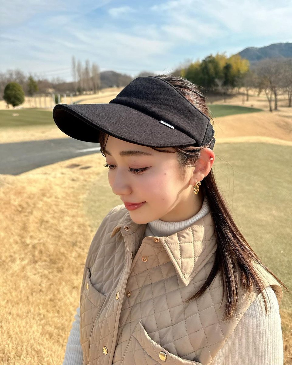 1797_candy's tweet photo. .こないだのゴルフコーデ🤎🤎
.全体的にベージュカラーで甘くカワイイ印象になるからバイザーを黒にして少し大人っぽく✨　.バイザーはツバが大きくて日焼けもしにくいし、小顔効果抜群でお気に入り🫶🏻🤎🤎
 #ゴルフ好き #ゴルフ #ゴルフ女子 #コーディネート #ゴルフスイング #ゴルフ初心者 #ウェア https://t.co/J3k6N54H6N