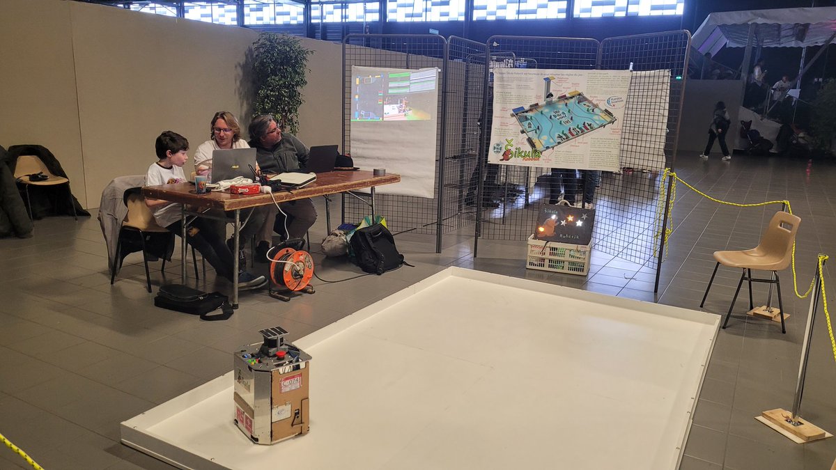 Bien installé pour une animation à la Coupe de Robotique Junior Pays de la Loire #francas #Angers #cdr #eurobot2023