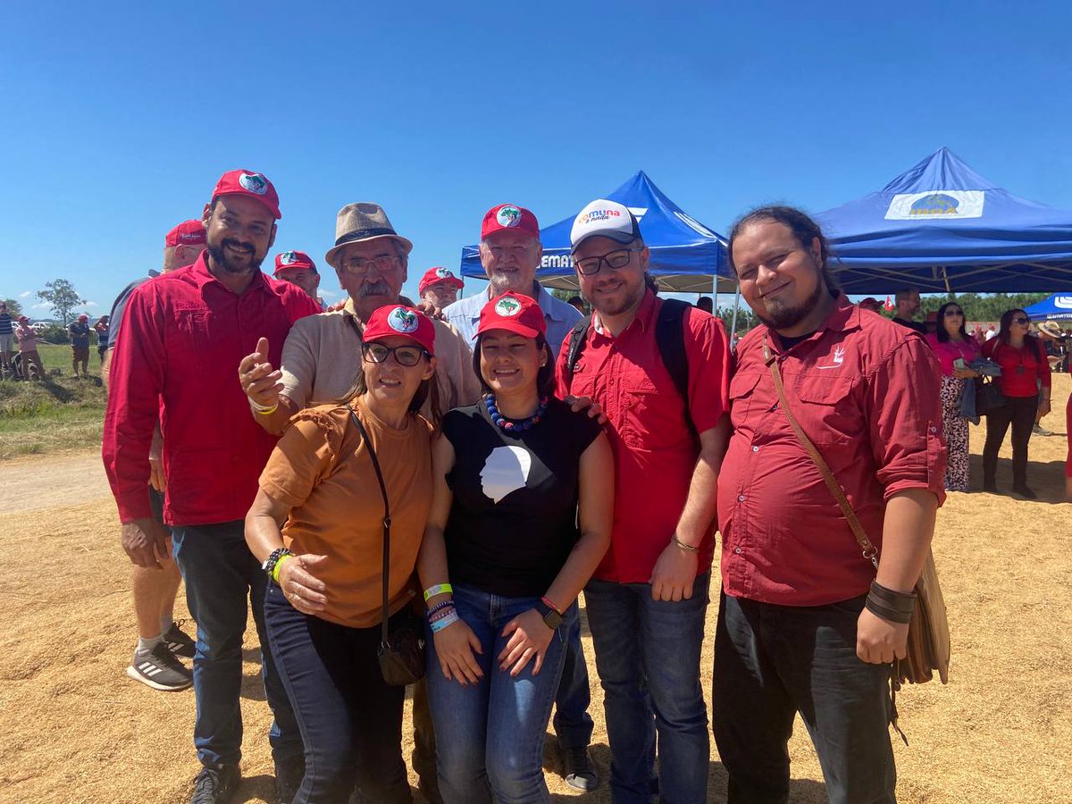 hvargas1979's tweet photo. Cada año los Sin Tierra de Brasil producen arroz orgánico para su pueblo y lo celebran con una gran fiesta, esta fue la N°20 con +16 mil toneladas en 3200 Ha. Viva el @MST_Oficial! Arriba la lucha por el Alba de los Pueblos! Viva @LulaOficial!
#ComunaONada
#EconomiaParaLaVida https://t.co/tOm1OsqXzr