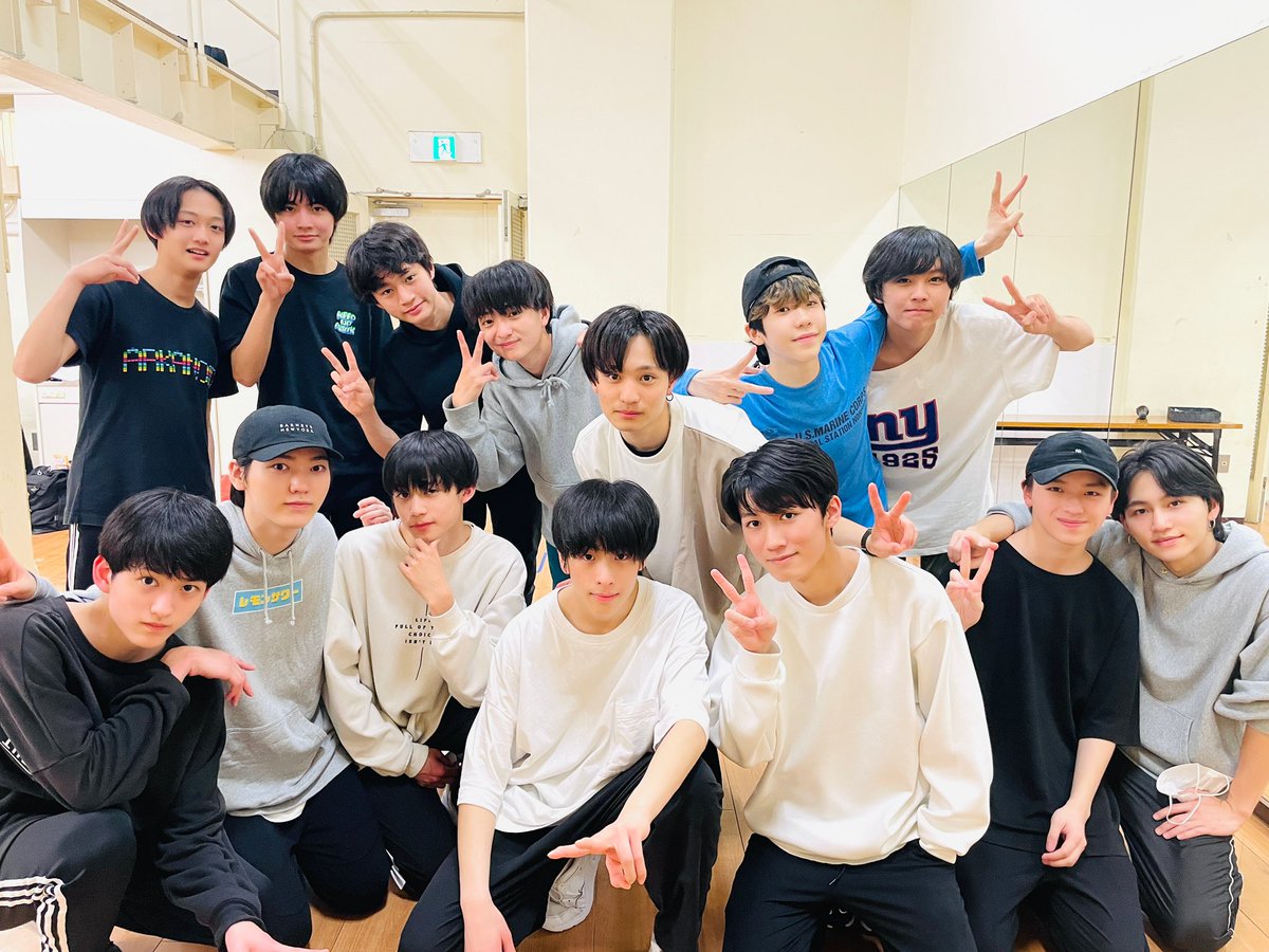 STAR_MEN_'s tweet photo. ついに明日‼️‼️
⭐️ STAR FES Vol.2
 〜今年度もありがとう！大々新春会〜

みんなでラストのリハを終えました💓
声出しライブ久しぶり過ぎますがガンガン声出して盛り上がっていきましょう✨

1部も2部も楽しみましょうね✌️

#STAM #三屋響 #安藤夢叶 #橋本歩夢 #えびポン #グレアムボックス https://t.co/K3nSEWcLNK