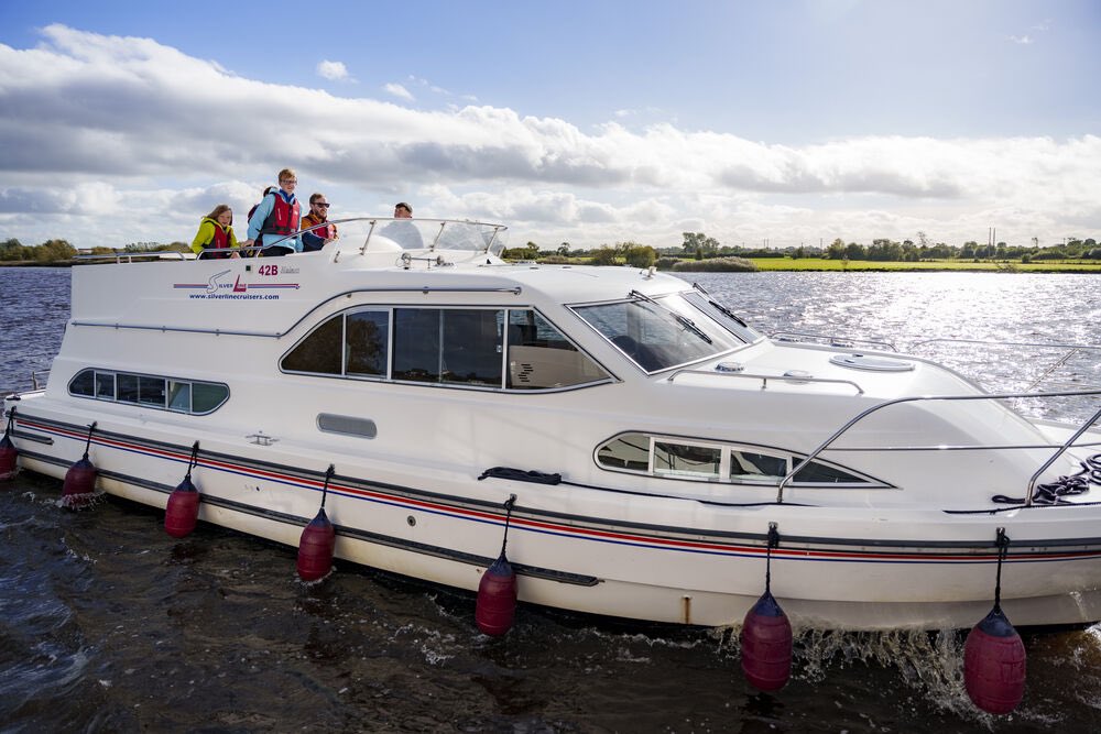 Your family's 'home away from home' to discover the Wild Atlantic Way.... Just moor up and step out to discover more on your adventure. . See our site for our EARLY BIRD OFFERS. Visit > silverlinecruisers.com

.
.
.
#rivershannon #headintotheblue #earlybird #irishwaterways
