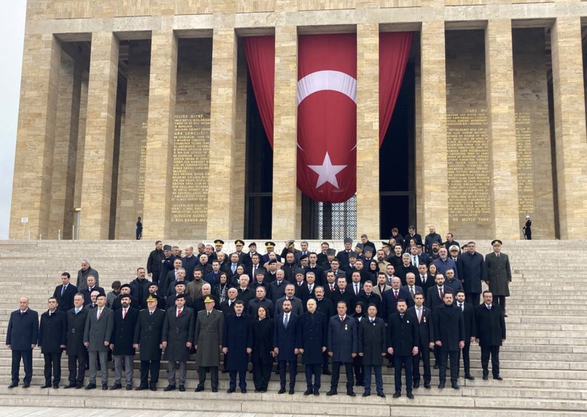 temadankara's tweet photo. Aziz şehitlerimizi, ebediyete intikal eden kahraman gazilerimizi, hayatta olan kahraman gazilerimize, şehit ve gazilerimizin kıymetli ailelerine saygı ve şükranlarımı sunuyoruz. Kahraman şehitlerimizin ruhları şâd, mekânları cennet olsun. TEMAD GENEL BAŞKANLIĞI https://t.co/xUoYMSKdUF