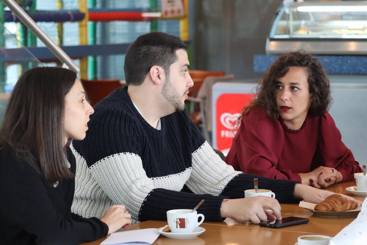 PSAndorra's tweet photo. ✍️Reunió de treball dels joves amb el nostre candidat a cap de Govern @PereLopezAgras i la nostra candidata a Andorra la Vella @mariansanchiz
💬Hem estat programant les accions que farem durant la campanya i que podreu veure dintre de pocs dies!
@sdp_ad #joves #reunio #equip https://t.co/TCSraBPOVi
