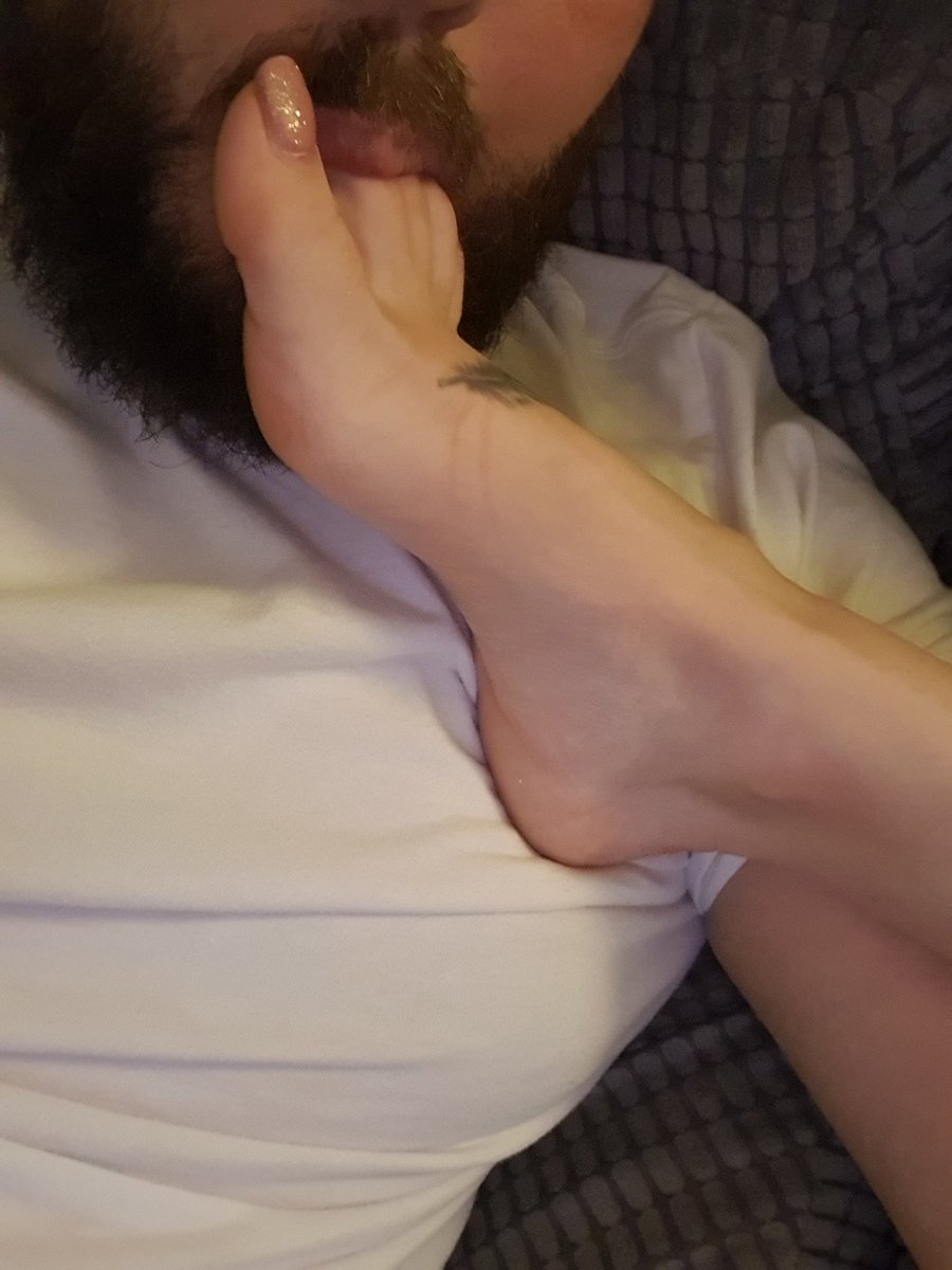 footqueen300's tweet photo. A good Slave does as he is told 

Cashcow - Findom - paypig https://t.co/KlDp16DMHD