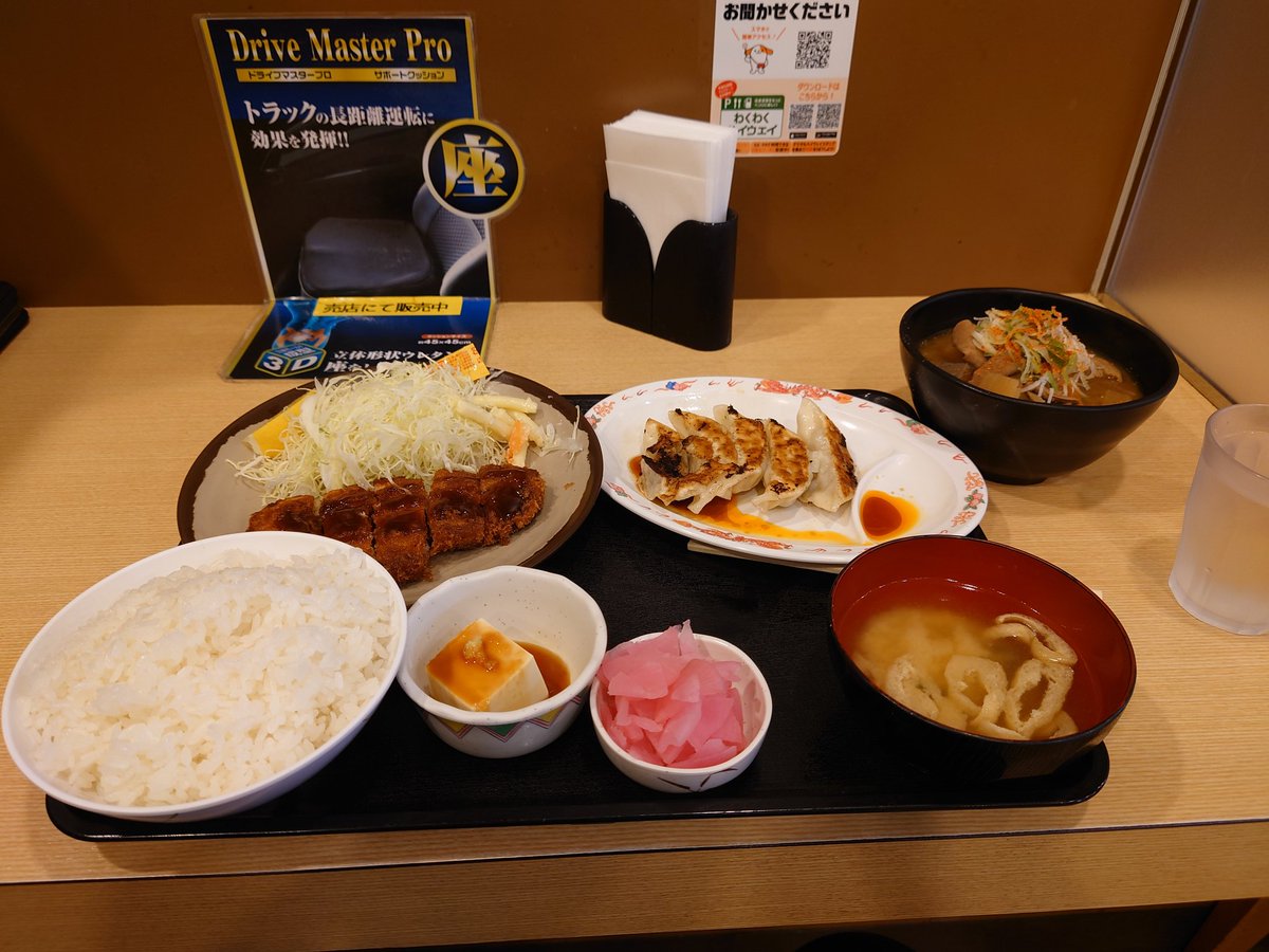 HTakapi's tweet photo. 今日の晩ごはん🤤 https://t.co/44V3DRFPsd
