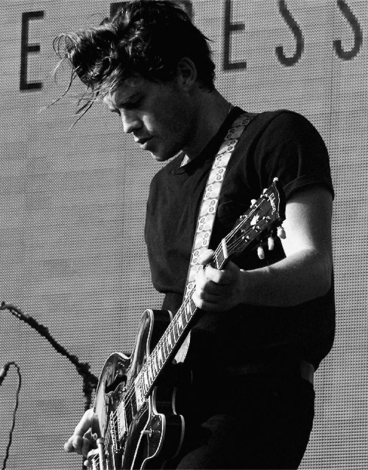 firesideluvr's tweet photo. still havent recovered from this photo of jamie🤭🤭 https://t.co/bkvMmDs2ZW