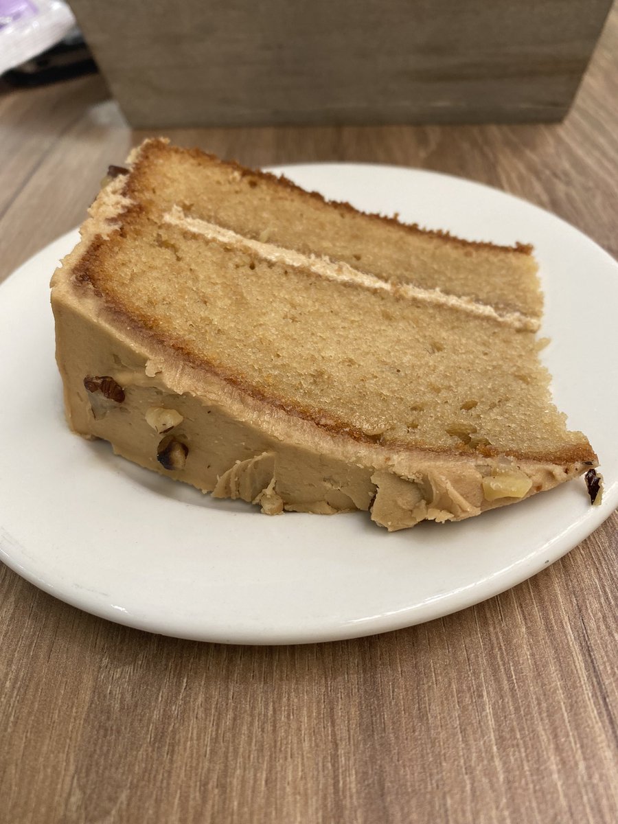 RustonLoden's tweet photo. @dobbies please sort out your cake prices. For example either charge £3.75 and make the slice of cake bigger or charge less and keep it the size it is please 🤨 https://t.co/uU93sw71Mk