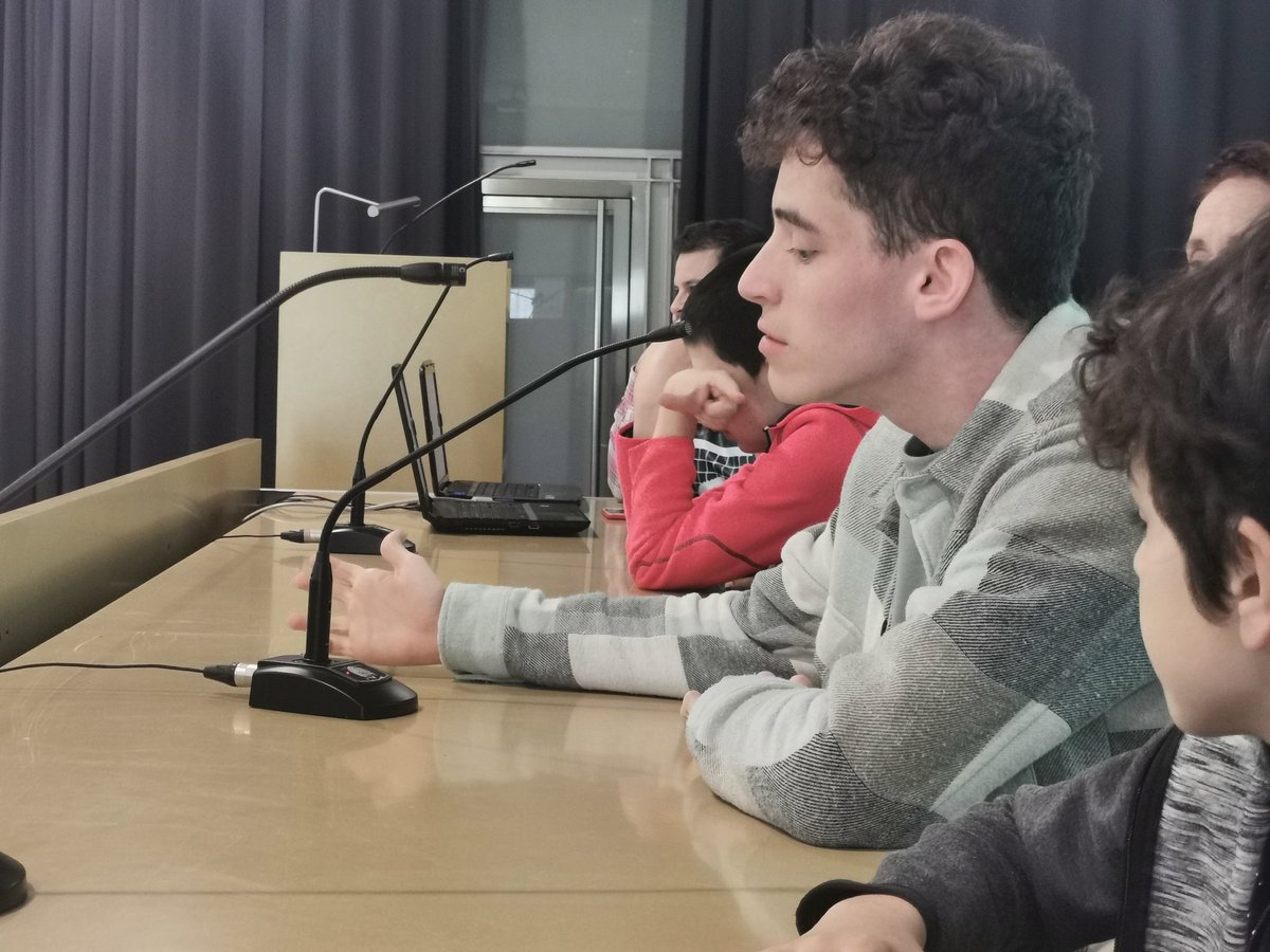 Antón lo expresa muy bien, el documental muestra casos como el de Rubén que son difíciles de creer pero tristemente son reales. 
La escuela expulsa a un alumno por su forma de ser, estar o funcionar <a href="/QuererlaCrearla/">Quererla es crearla</a>