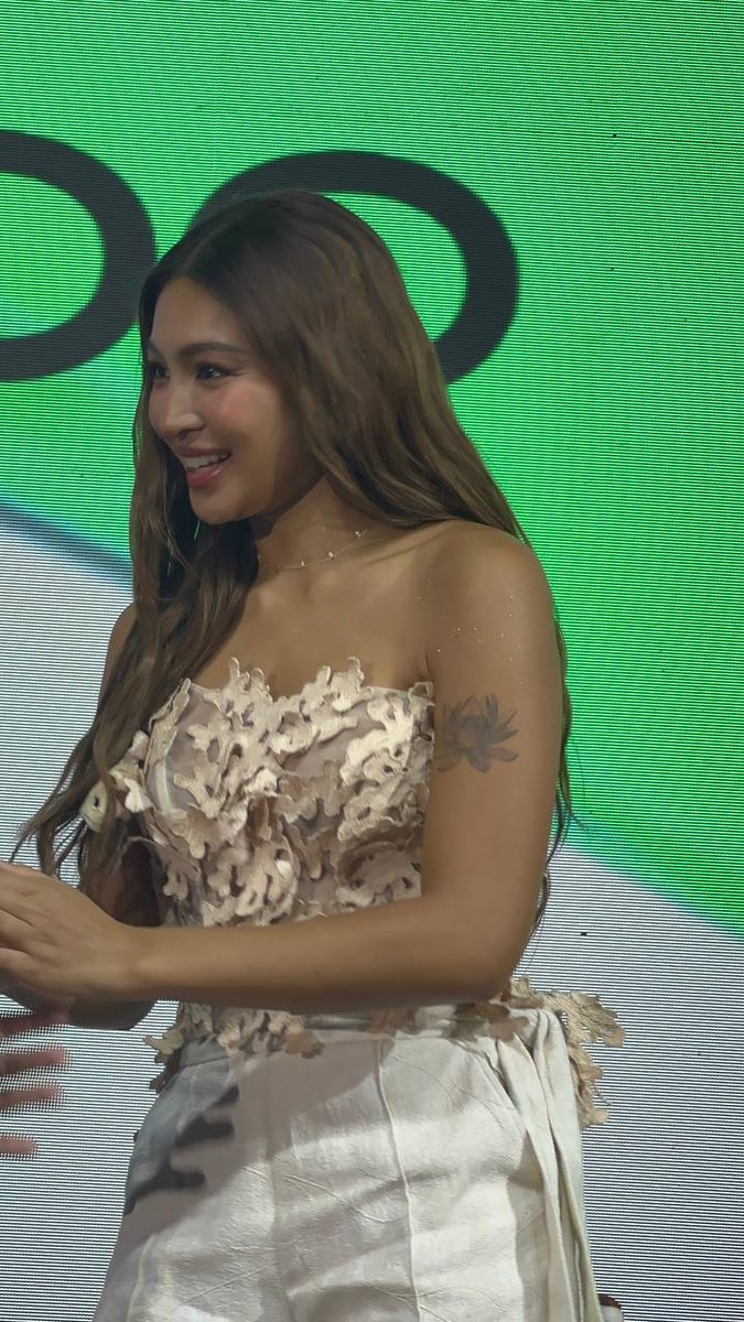 NaddictsOfc's tweet photo. The prettiest! 🥰

NADINE INSPIRATION AHEAD
#OPPOInspirationAhead https://t.co/7xYgLO1Lgm