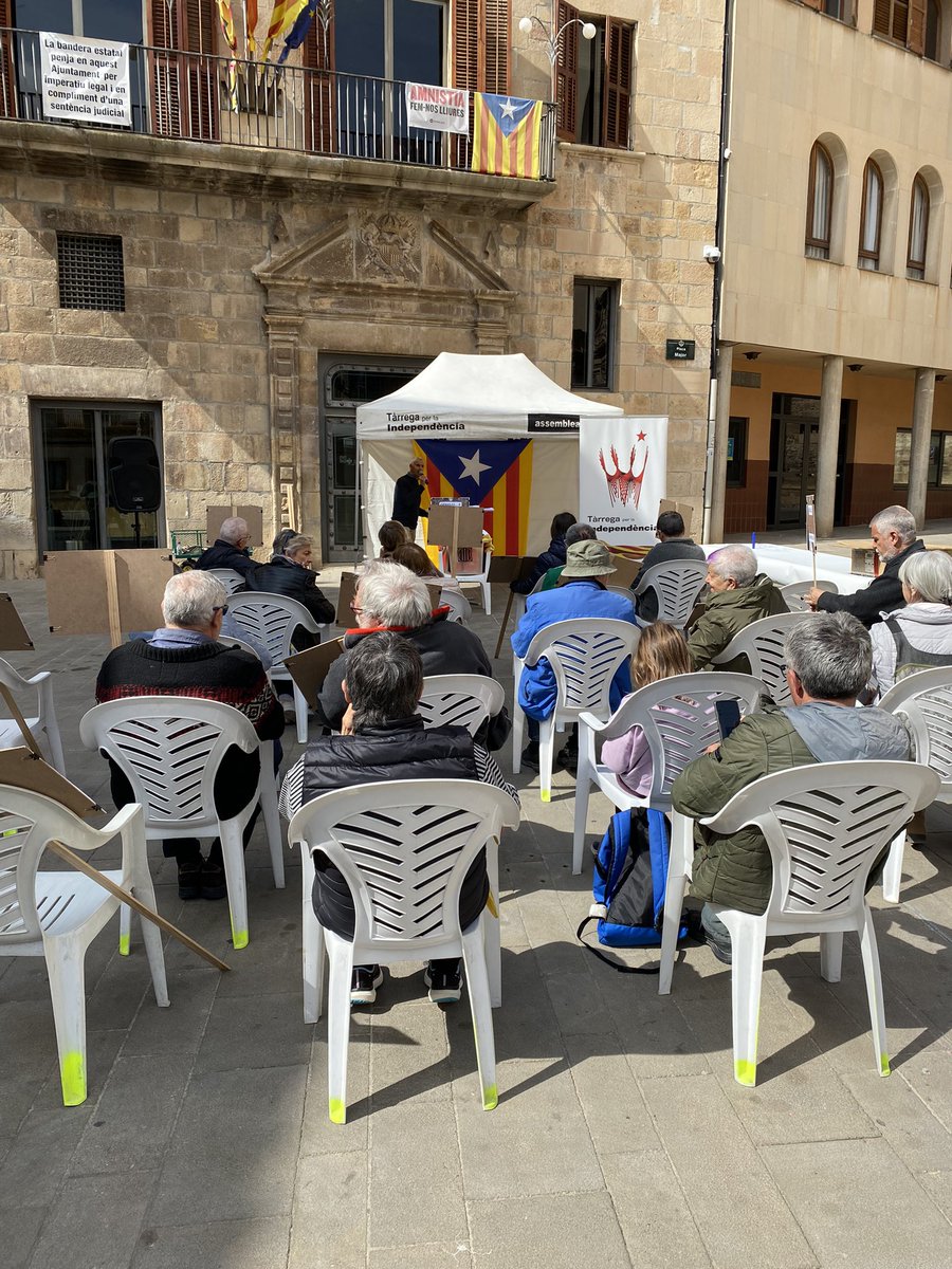 Concentració mensual per la #Independència i contra la #Repressió  de l’Estat.
Espavileu… o us passarem per damunt!
#Prou #SomEl52 o no?
#TàrregaPerLaIndependència 
#LluitemIGuanyem 
#RepúblicaCatalana