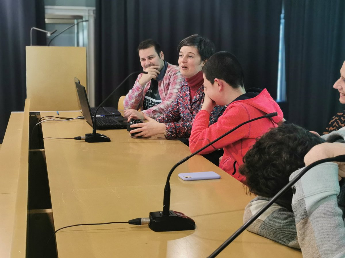 Tristan se emociona y da la gracias a <a href="/FoanpasV/">FOANPAS VIGO</a> por hacerlo posible, proyectar este documental <a href="/QuererlaCrearla/">Quererla es crearla</a> , emocionarse es parte del proceso de vivir como propio este documental ❤️