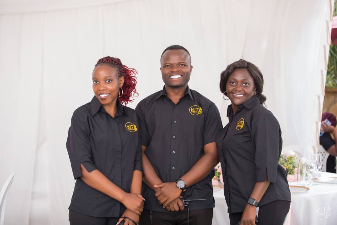 DoueHostessesUg's tweet photo. A @KitEventsUg X @DoueHostessesUg Collaboration🎉🎉
Event: Miss Patience's Graduation Ceremony
Event Planner: @KitEventsUg
Guest support services: @DoueHostessesUg
Make your Event Unforgettable with Kit Events Uganda, The most amazing Events Planner!
#KitEvents #Ushers https://t.co/78fBWeYFqT
