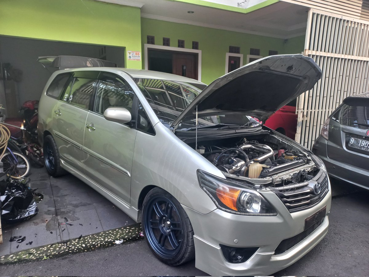 Andi_birong's tweet photo. Mobil keluarga besar
#innova
#innovadiesel
#2kd
#innovatoyota https://t.co/AUEylPclc9