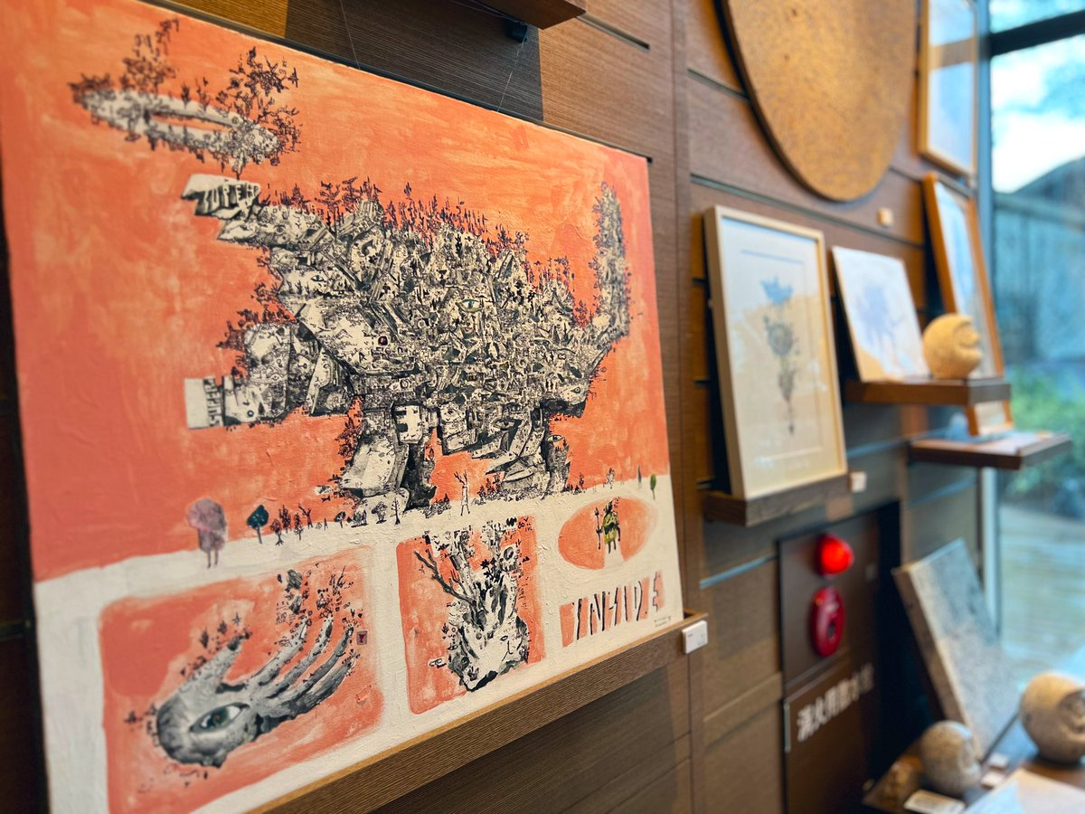 篠崎理一郎さん @ReeeeeAcH の個展@代官山蔦屋に行ってきた〜！ライブドローイング見て、木片に描いたイラストとZINEを購入。とてもよかった☺️ https://t.co/Mbg9Y99RfL