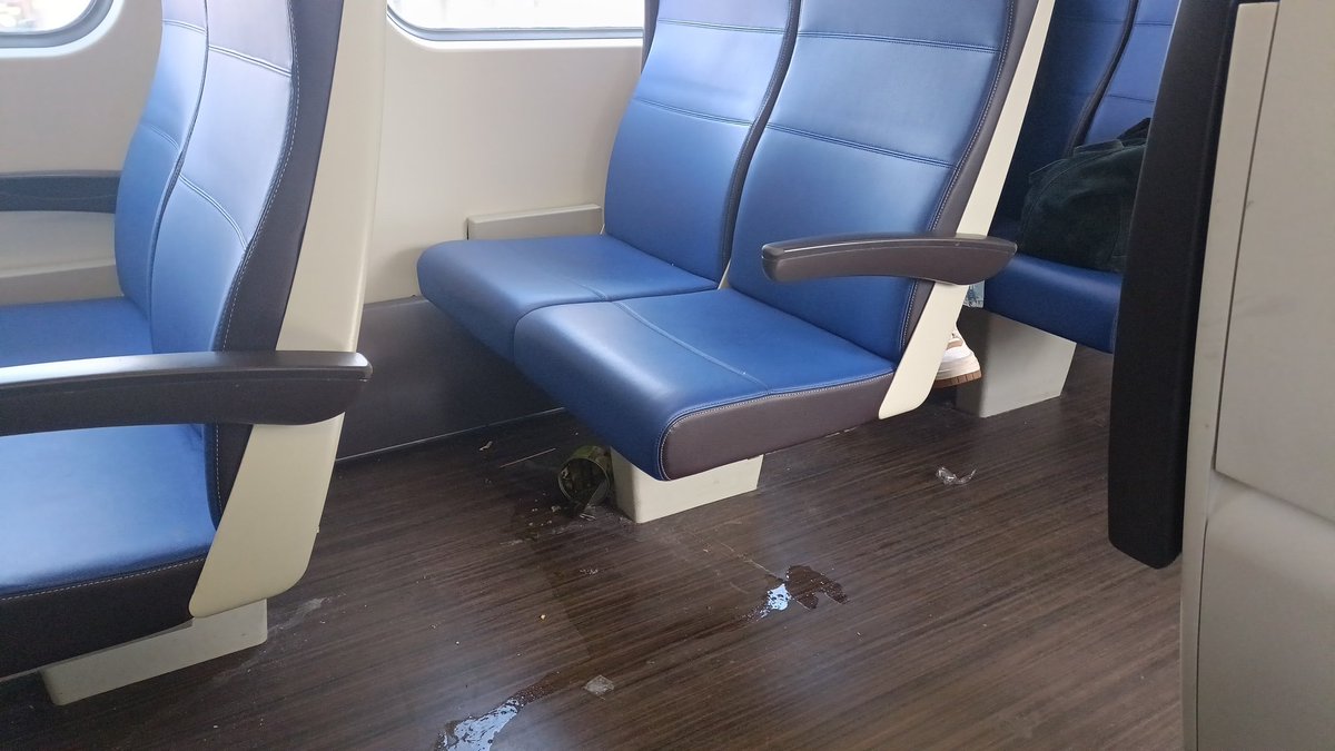 .<a href="/NS_online/">NS online</a>, treinstel 7522-2 kan wel een reinigingsbeurt gebruiken.