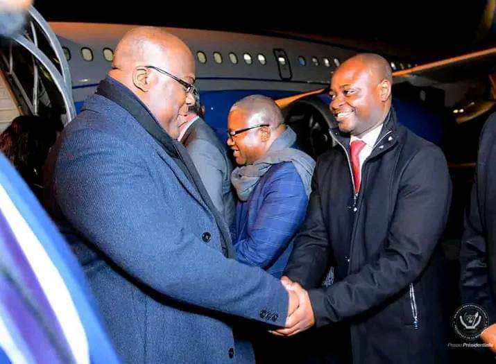 Les attaques répétées ctre le Pro5 <a href="/fatshi13/">Félix A. Tshisekedi</a> ne st pas à encourager surtout en ce moment où le pays traverse une zone des fortes turbulences. 
Mettons de côté nos rancœurs pr donner la chance au commandant en chef de se concentrer sur notre devenir. 
Dixit #SG <a href="/BillyKambale1/">Billy Kambale</a> 5⭐